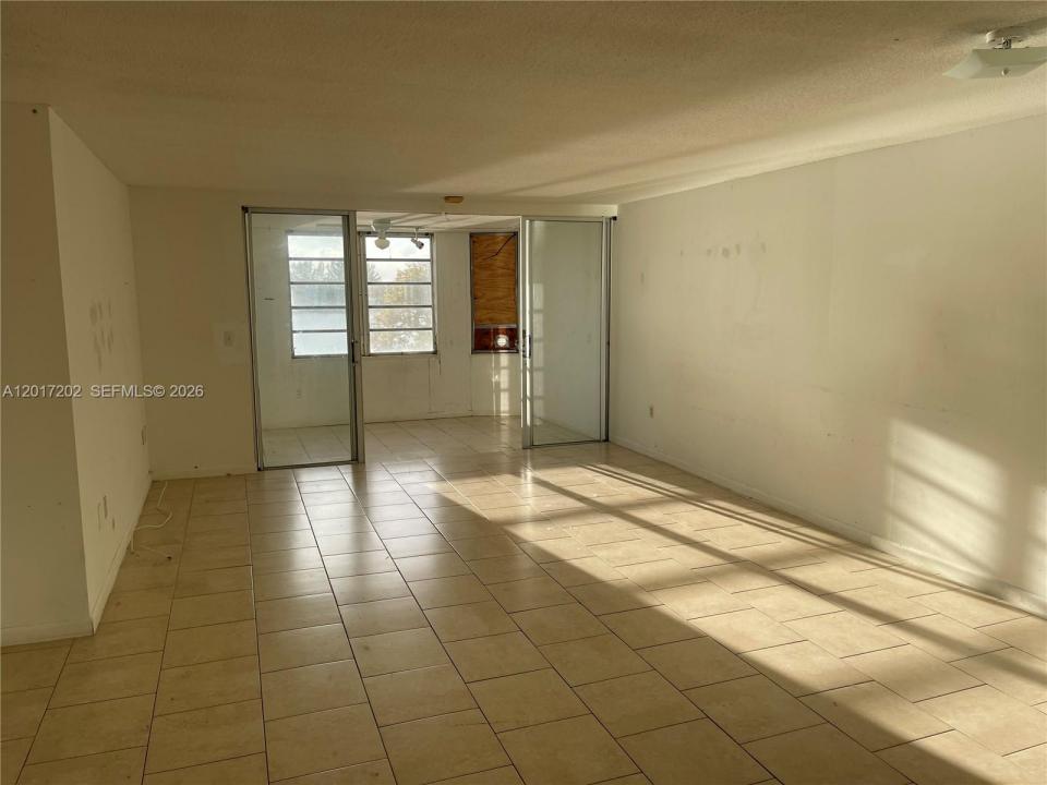 1660 NE 191st St 313-1, Miami, Floride 33179, États-Unis