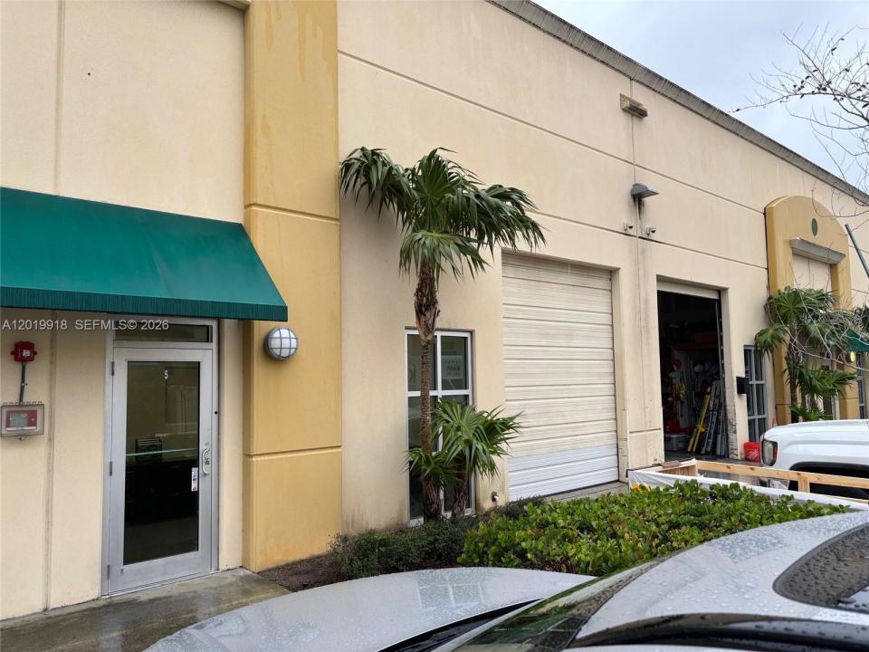10428 W State Road 84, Davie, Florida 33324