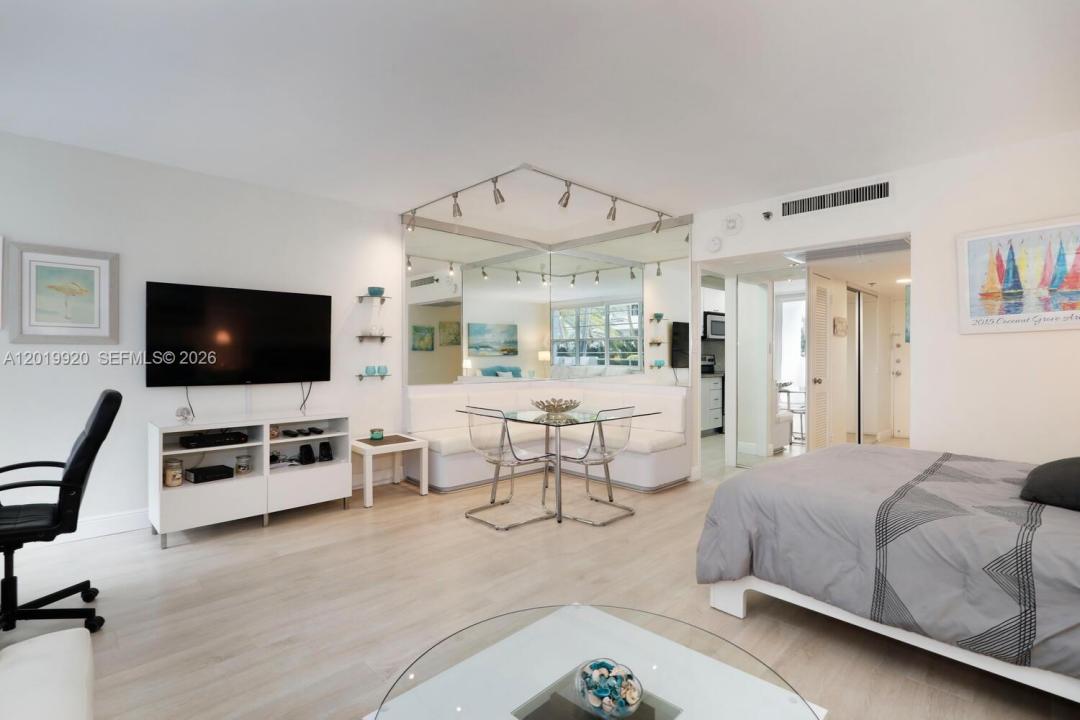 100 Lincoln Rd 330, Miami Beach, Florida 33139, USA