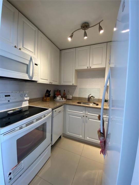 5050 NW 7th St 312, Miami, Florida 33126, Stati Uniti