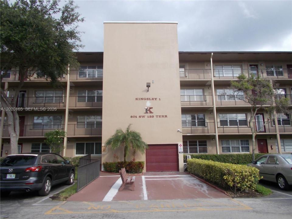 801 SW 133rd Ter 110K, Pembroke Pines, Florida 33027, USA