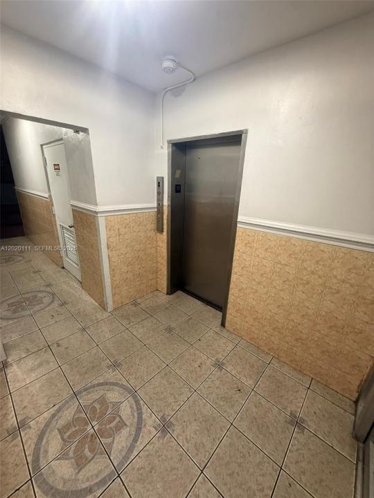 6780 W 2nd Ct 313, Hialeah, Florida 33012, USA