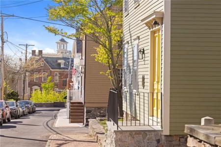 18 Barney Street 2, Newport, Rhode Island 02840, USA