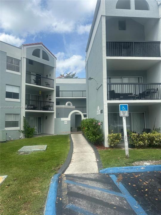 6272 NW 186th St 212, Hialeah, Florida 33015, Stati Uniti
