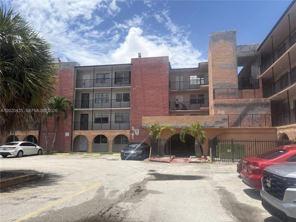 6620 W 2nd Ct 403, Hialeah, Florida 33012, USA