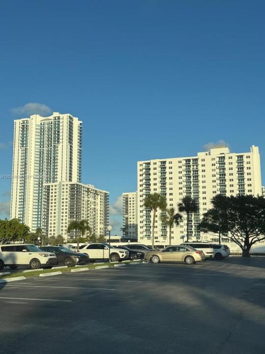 800 Parkview Dr 406, Hallandale Beach, Florida 33009, USA