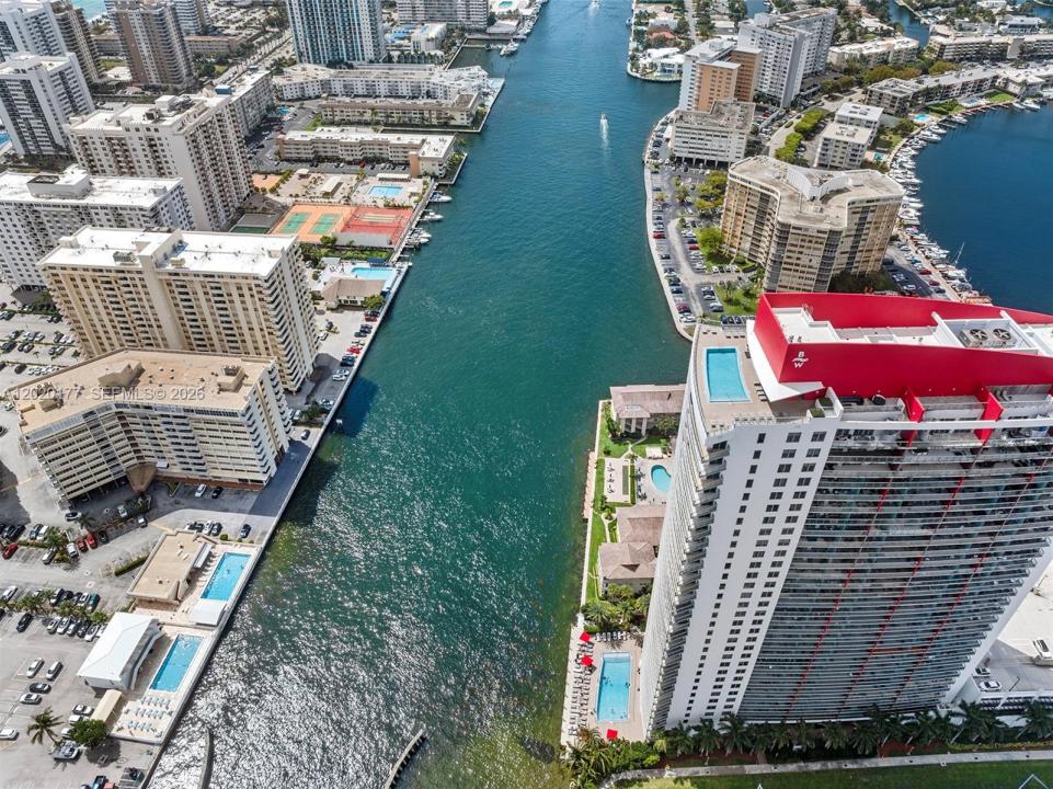 2602 E Hallandale Beach Blvd R2604, Hallandale Beach, Floride 33009, États-Unis
