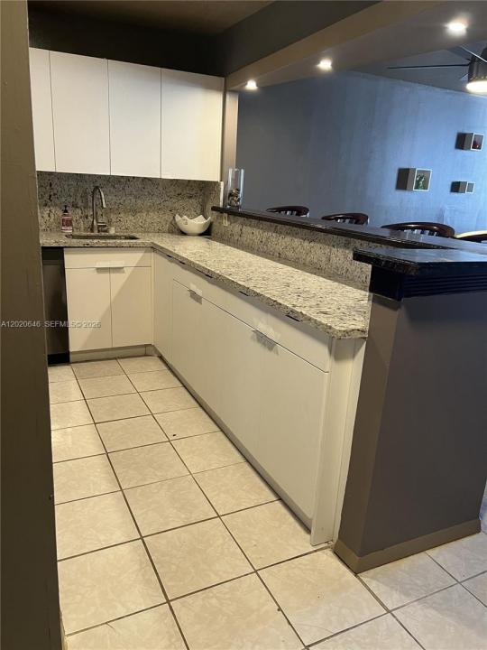 1817 S Ocean Dr 718, Hallandale Beach, Floryda 33009, USA