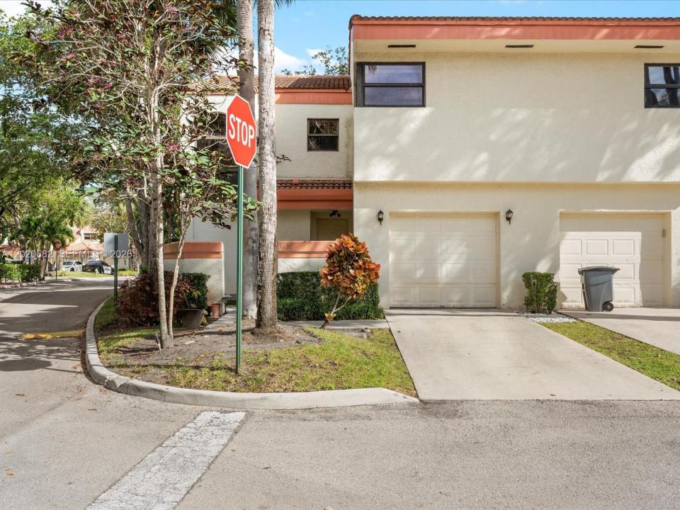 3400 Emerald Oaks Dr 801, Hollywood, Florida 33021, USA