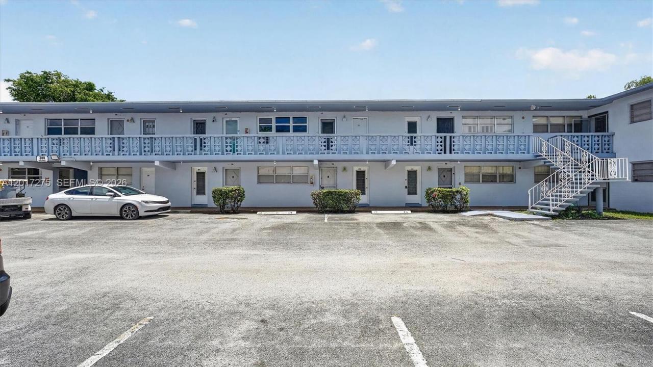 300 NE 191st St 219, Miami, Floride 33179, États-Unis