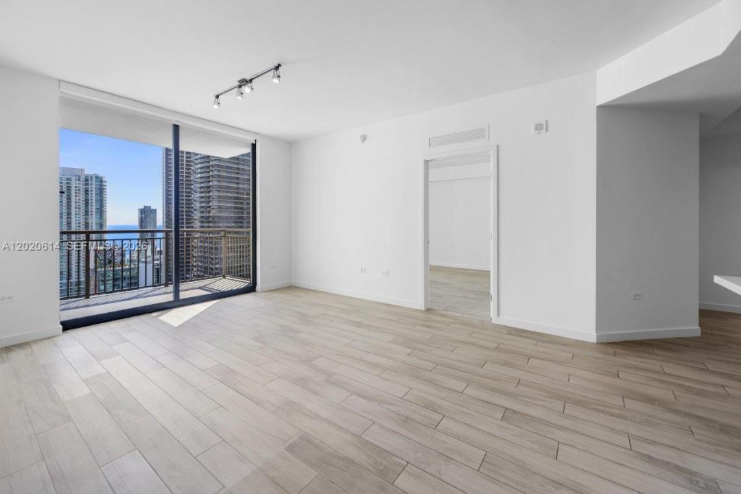 999 SW 1st Ave 2911, Miami, Florida 33130, USA
