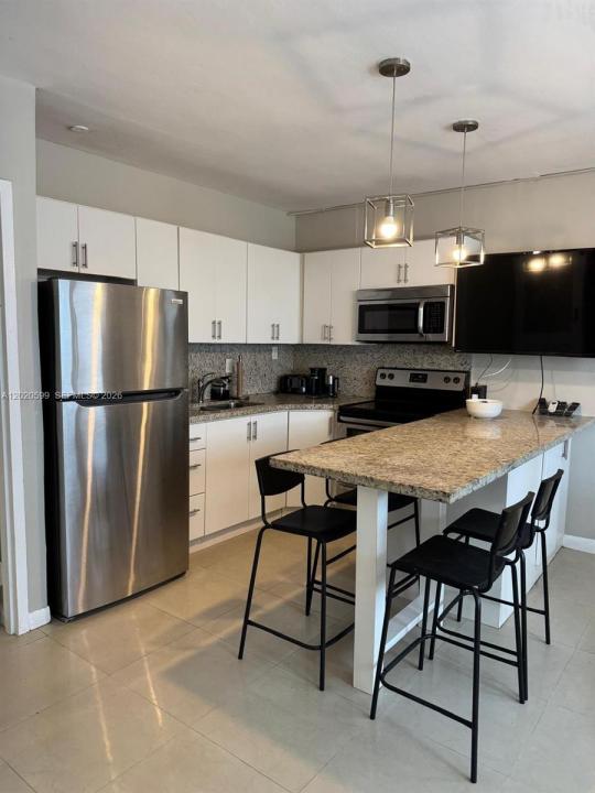 6767 Indian Creek Dr 11, Miami Beach, Floryda 33141, USA