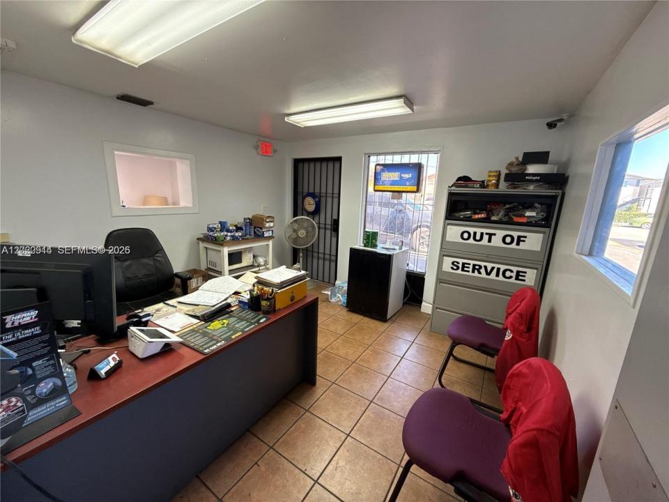1750 W 41st St, Hialeah, Floride 33012, États-Unis