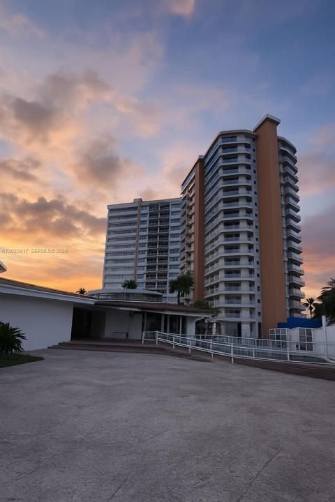 1351 NE Miami Gardens Dr 704E, Miami, Florida 33179, Stati Uniti