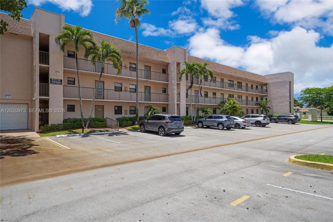 10466 Sunrise Lakes Blvd 107, Sunrise, Floride 33322, États-Unis
