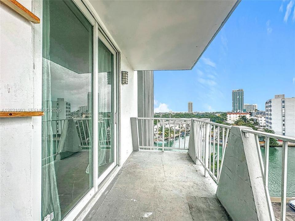 7133 Bay Dr 705, Miami Beach, Florida 33141, Stati Uniti