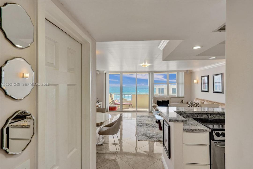 3180 S Ocean Dr 415, Hallandale Beach, Floryda 33009, USA