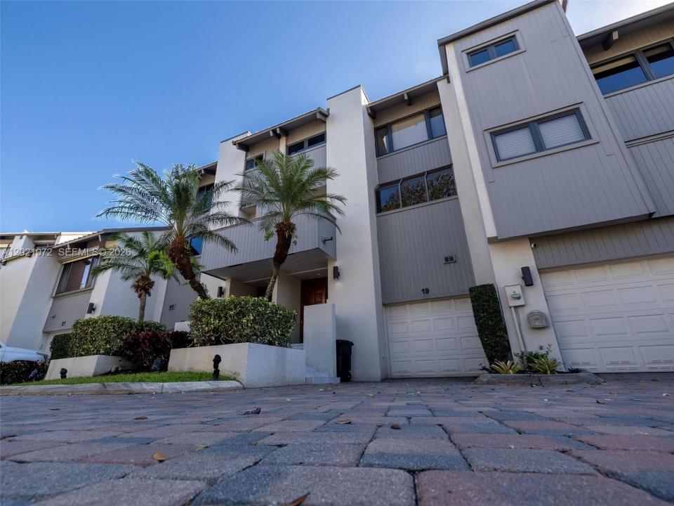 19 Port Side Dr 19C, Fort Lauderdale, Florida 33316, USA