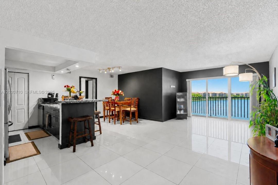 15430 SW 82nd Ln 622, Miami, Florida 33193, USA