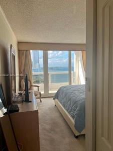 1717 N Bayshore Dr A-2136, Miami, Florida 33132, USA