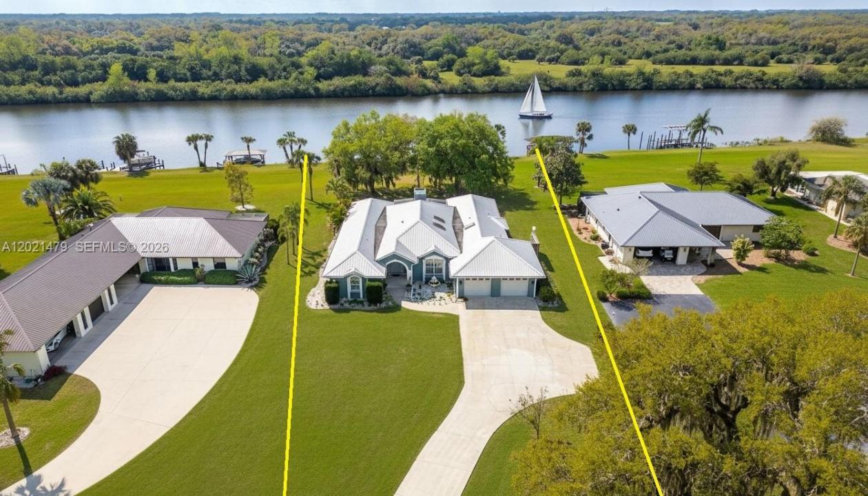 1261 RIVERBEND DR, Florida 33935, USA
