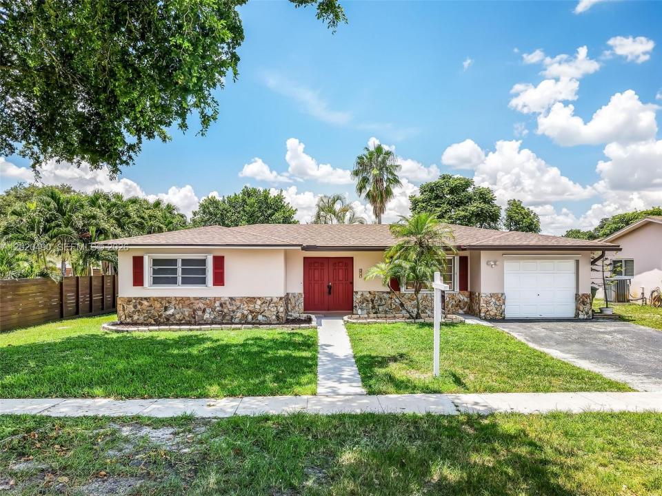 500 NW 96th Ter, Pembroke Pines, Florida 33024, USA
