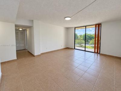 8635 NW 8th St 320, Miami, Florida 33126, USA