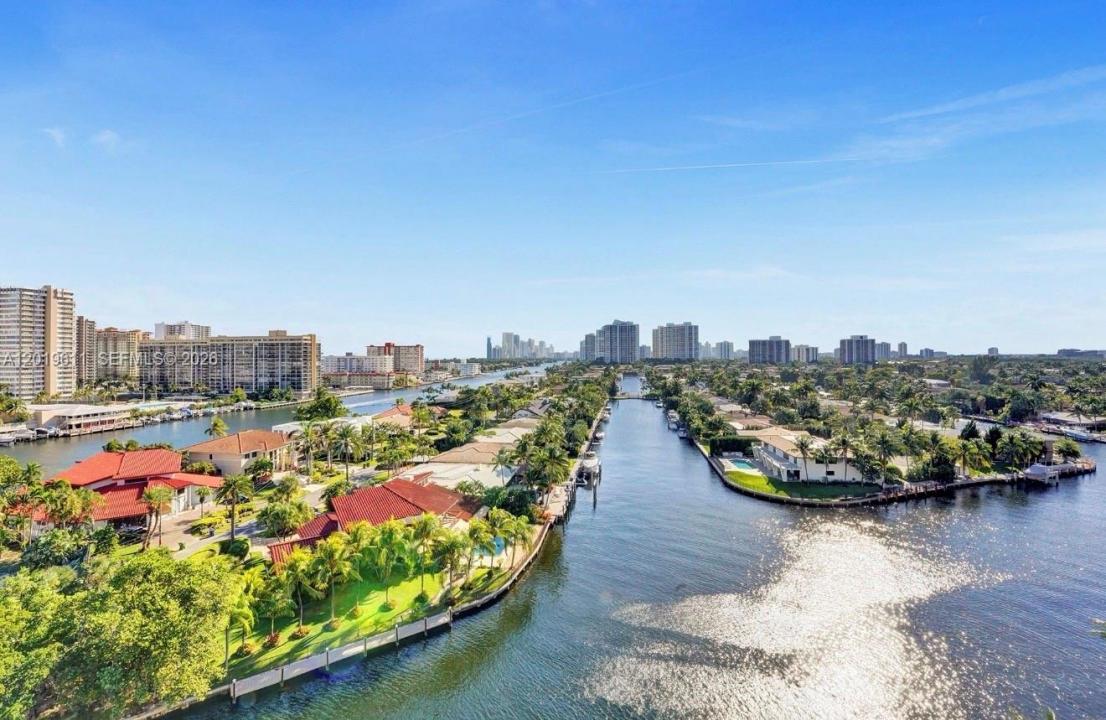 137 Golden Isles Dr 1006, Hallandale Beach, Floride 33009, États-Unis