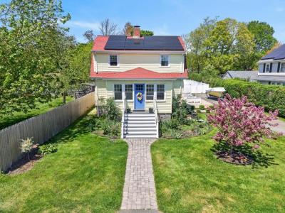 7 Verndale Circle, Bristol, Rhode Island 02809, USA