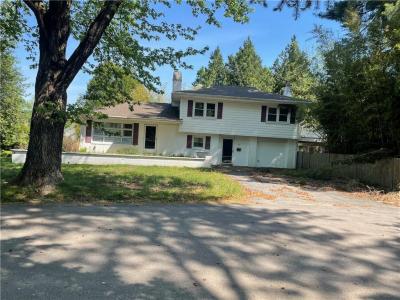 28 Hill Top Drive, Warwick, Rhode Island 02818, USA