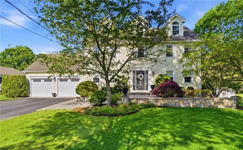 239 Abbott Run Valley Road, Cumberland, Rhode Island 02864, USA