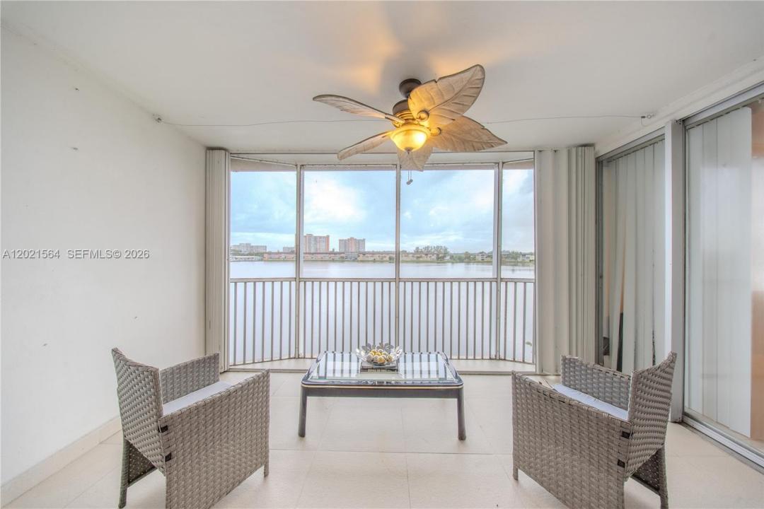 1660 NE 191st St 410-1, Miami, Florida 33179, USA