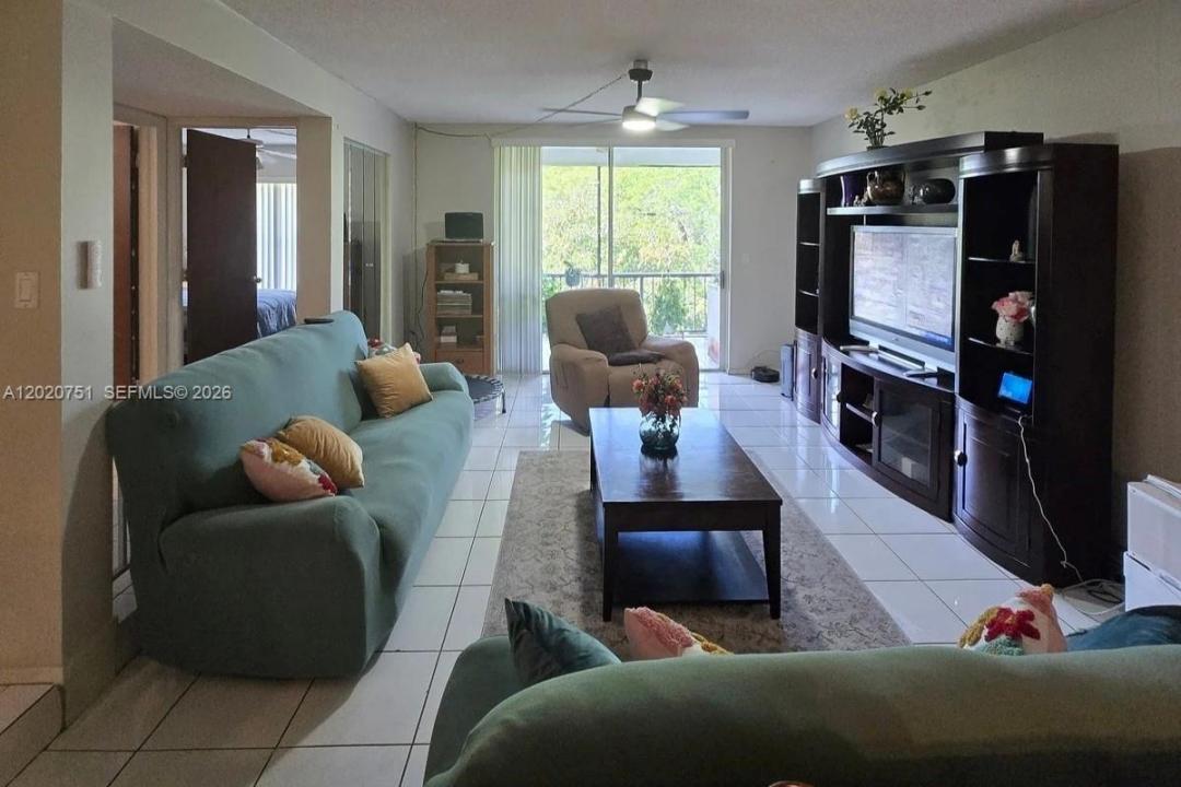 3660 Inverrary Dr 3T, Lauderhill, Florida 33319, Stati Uniti