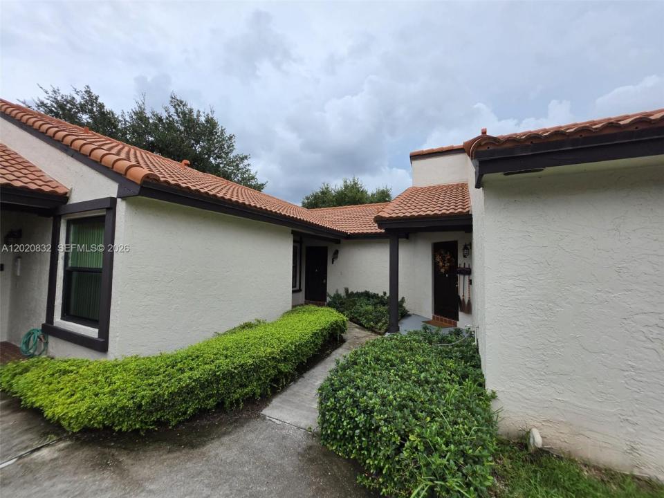 15240 SW 45th Ter 54F, Miami, Florida 33185, USA
