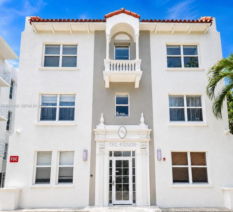1542 Drexel Ave 105, Miami Beach, Floryda 33139, USA