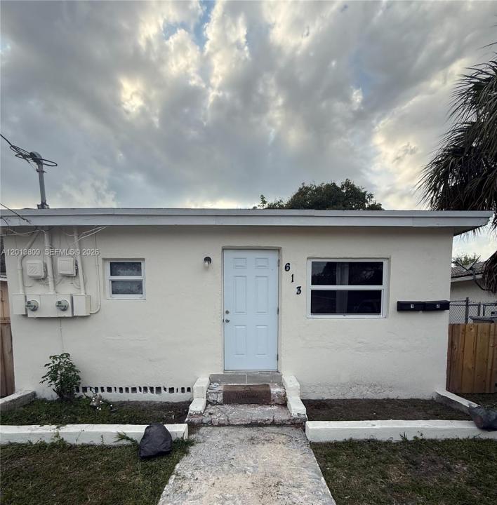 613 NW 15th Ave 1-E, Pompano Beach, Florida 33069, USA