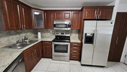 1750 NE 191st St 325-4, Miami, Florida 33179, USA