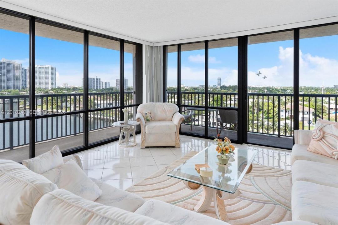 2017 S Ocean Dr 910, Hallandale Beach, Floride 33009, États-Unis