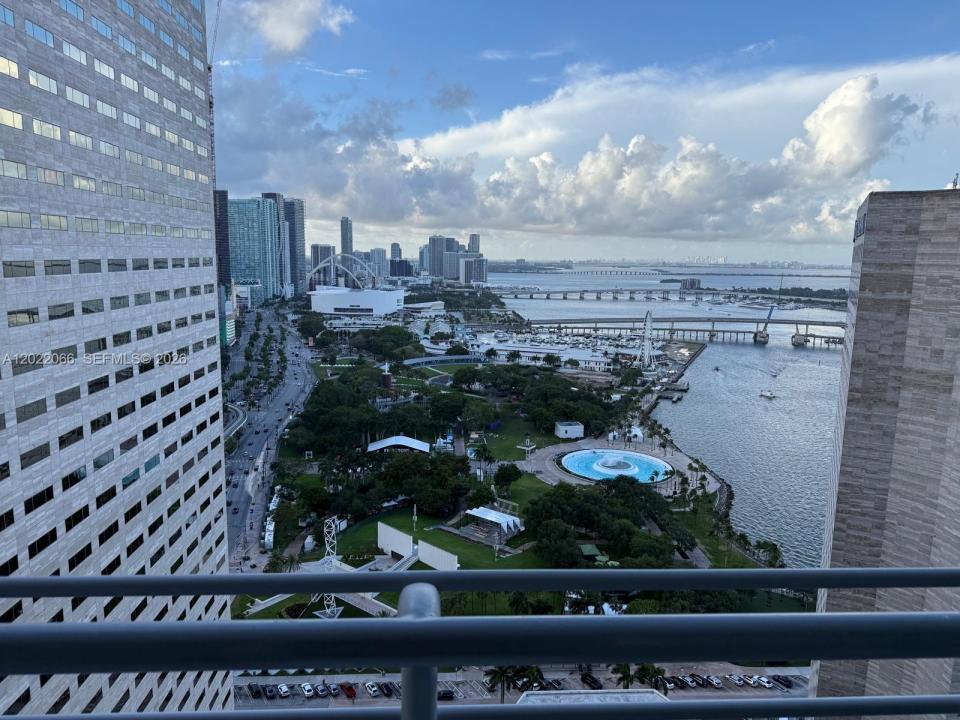 325 S Biscayne Blvd 3620, Miami, Florida 33131, Stati Uniti