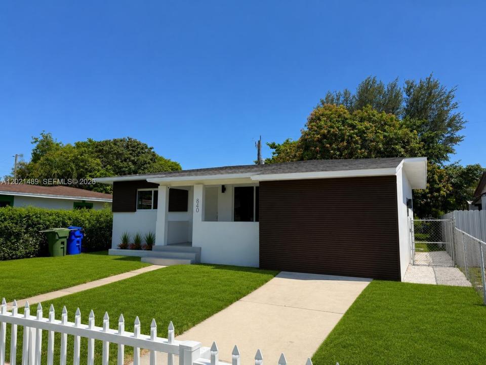 840 NW 67th St, Miami, Florida 33150, USA