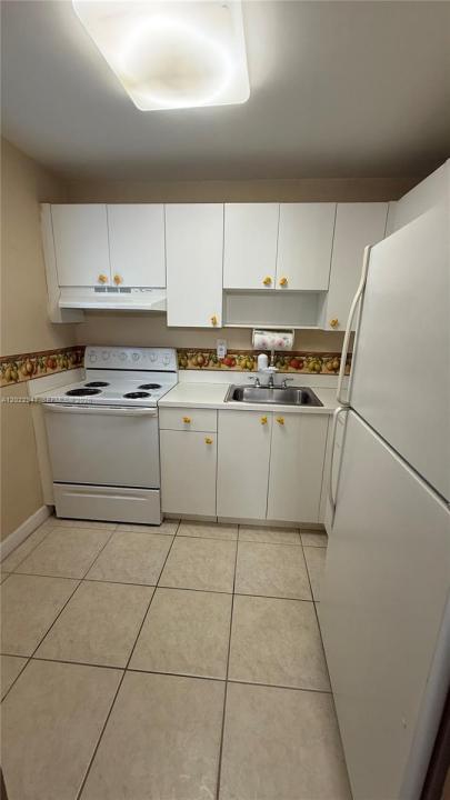 1725 W 60th St F322, Hialeah, Florida 33012, Stati Uniti