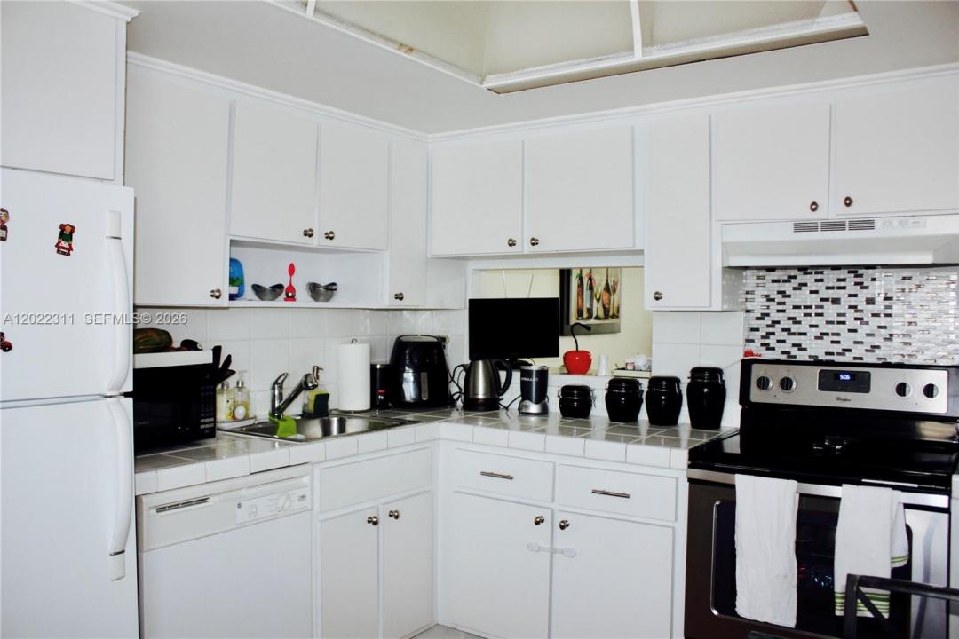 18555 NE 14th Ave 702A, Miami, Florida 33179, Stati Uniti