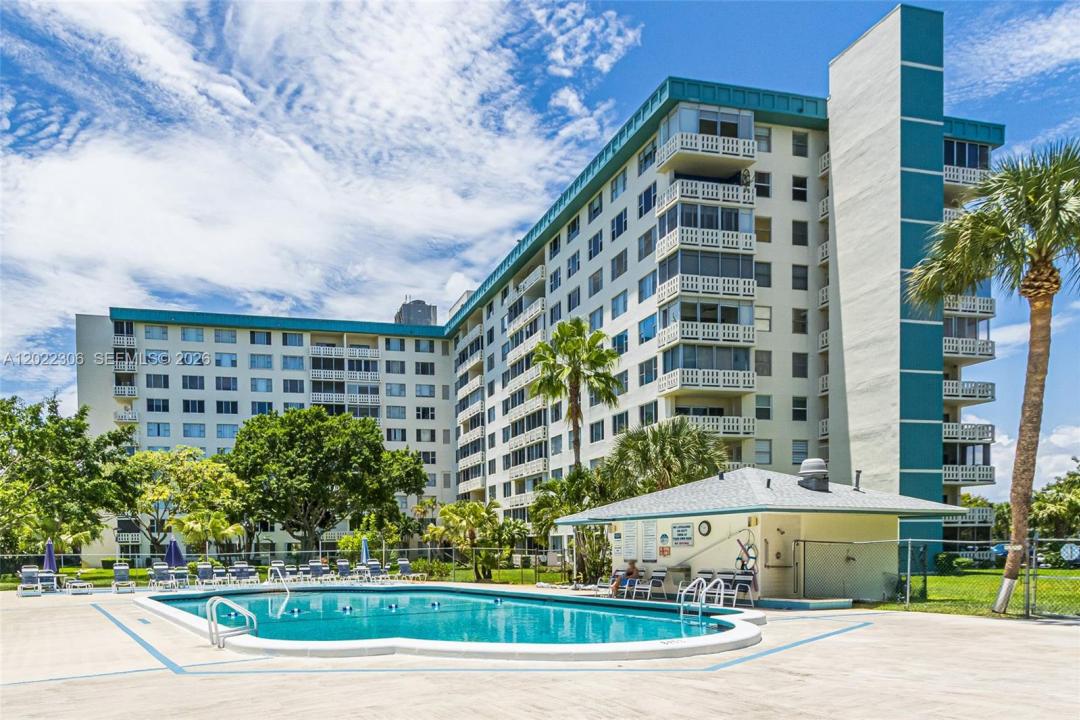 4330 Hillcrest Dr 506, Hollywood, Floryda 33021, USA
