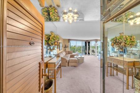 1000 Quayside Ter 701, Miami, Florida 33138, USA