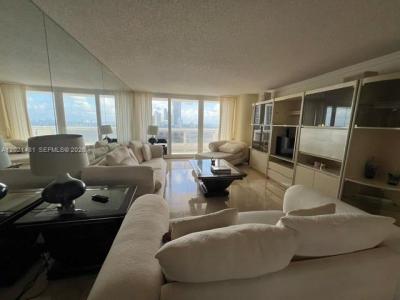 1717 N Bayshore Dr A-2136, Miami, Florida 33132, USA