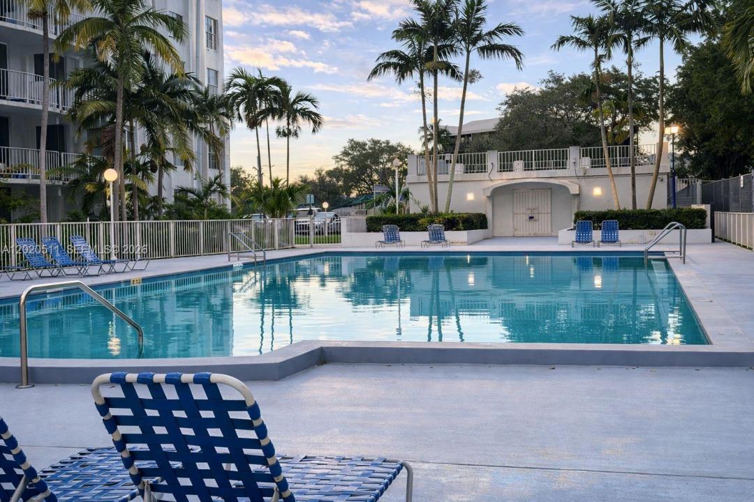 496 NW 165th D-412, Miami, Floride 33169, États-Unis