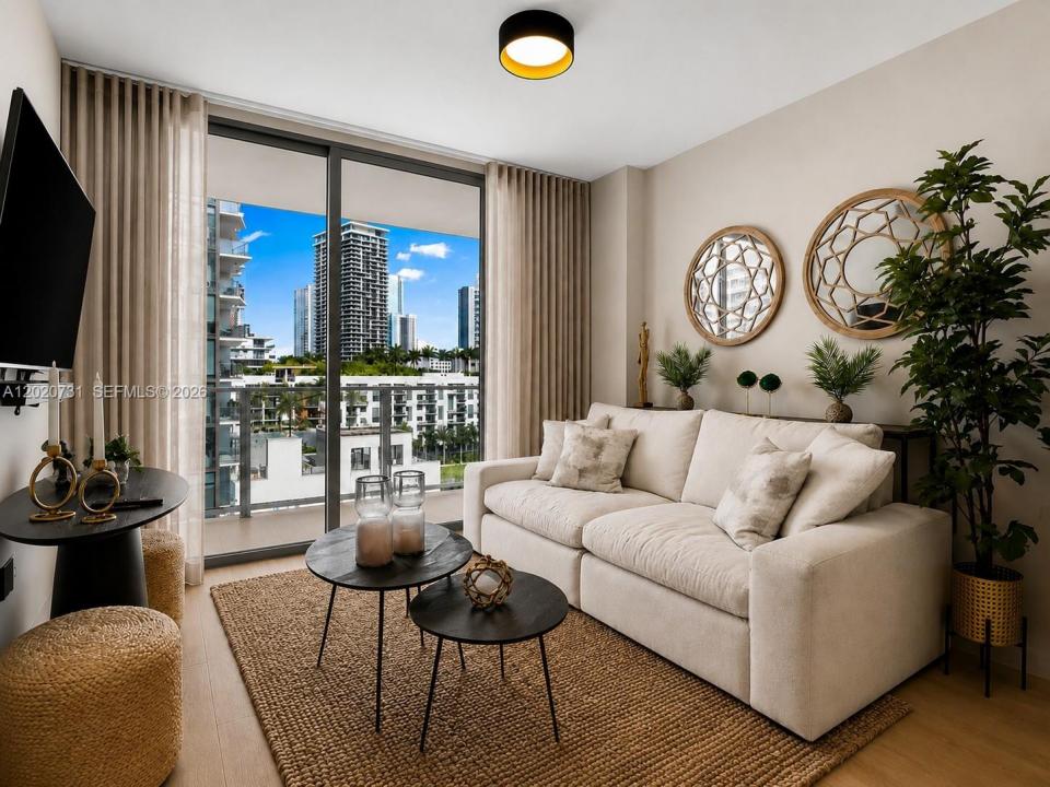 90 NE 32 905, Miami, Florida 33137, Stati Uniti