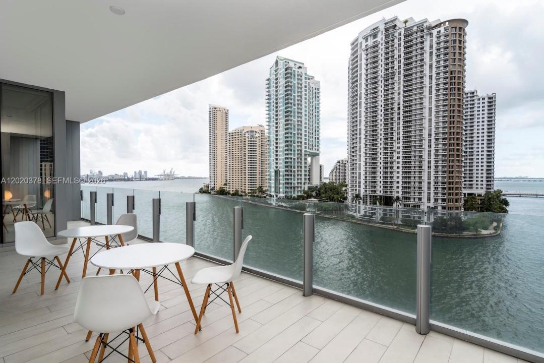 300 Biscayne Boulevard Way 802E, Miami, Floride 33131, États-Unis
