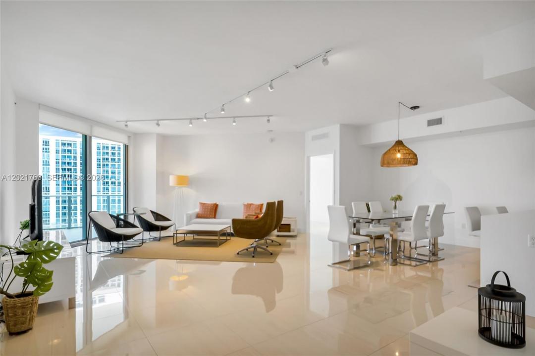 17301 Biscayne Blvd 907, North Miami Beach, Florida 33160, Stati Uniti