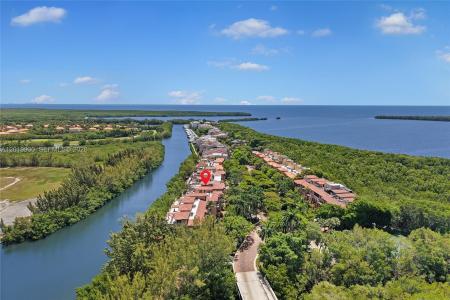 6226 Paradise Point Dr, Palmetto Bay, Florida 33157